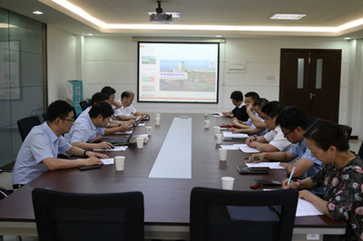 学校召开荣毅仁教育基金(二期)项目管理委员会会议